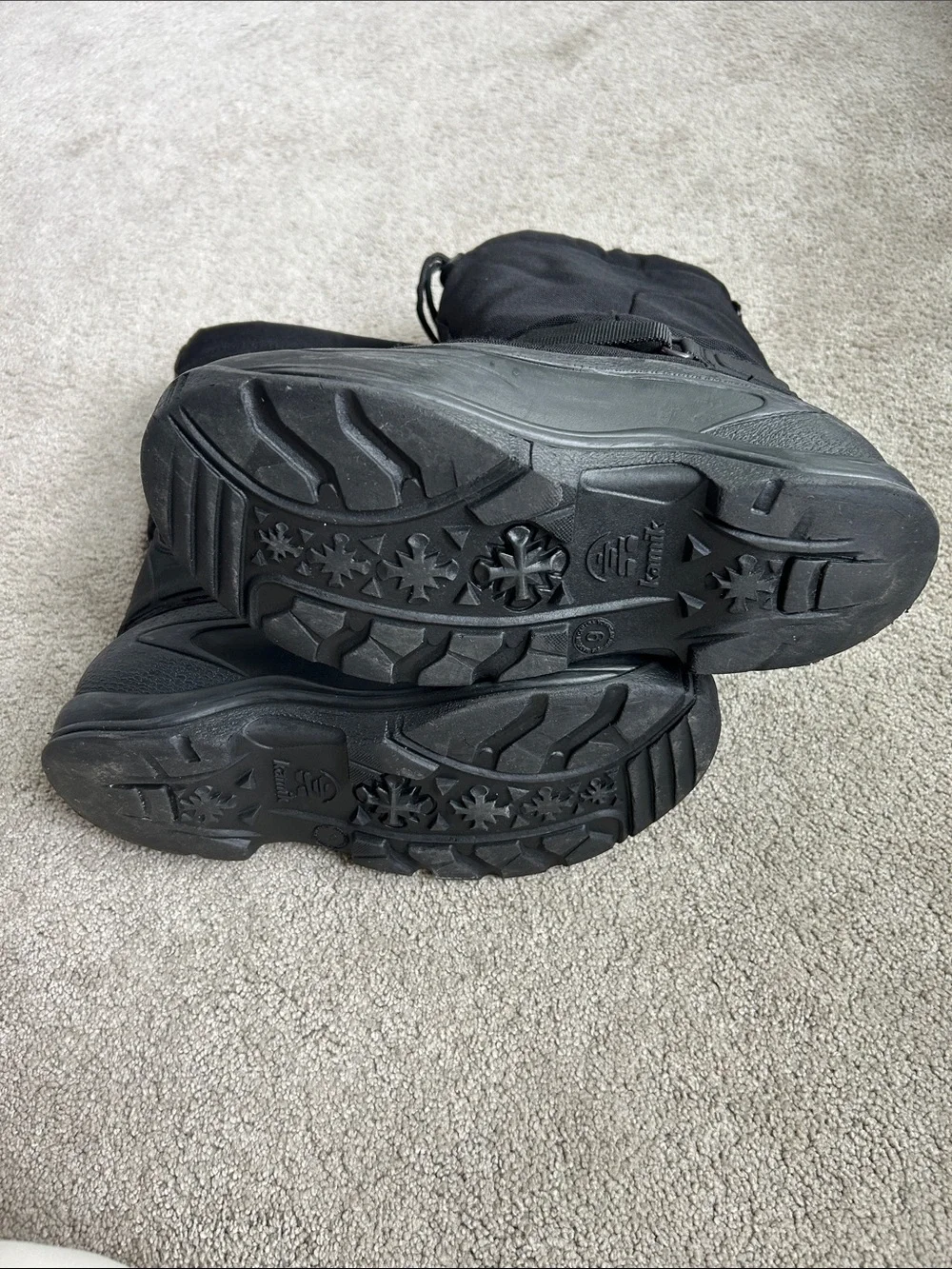 Kamik women’s Black Insulated Snow Boots with Drawcord Size 9